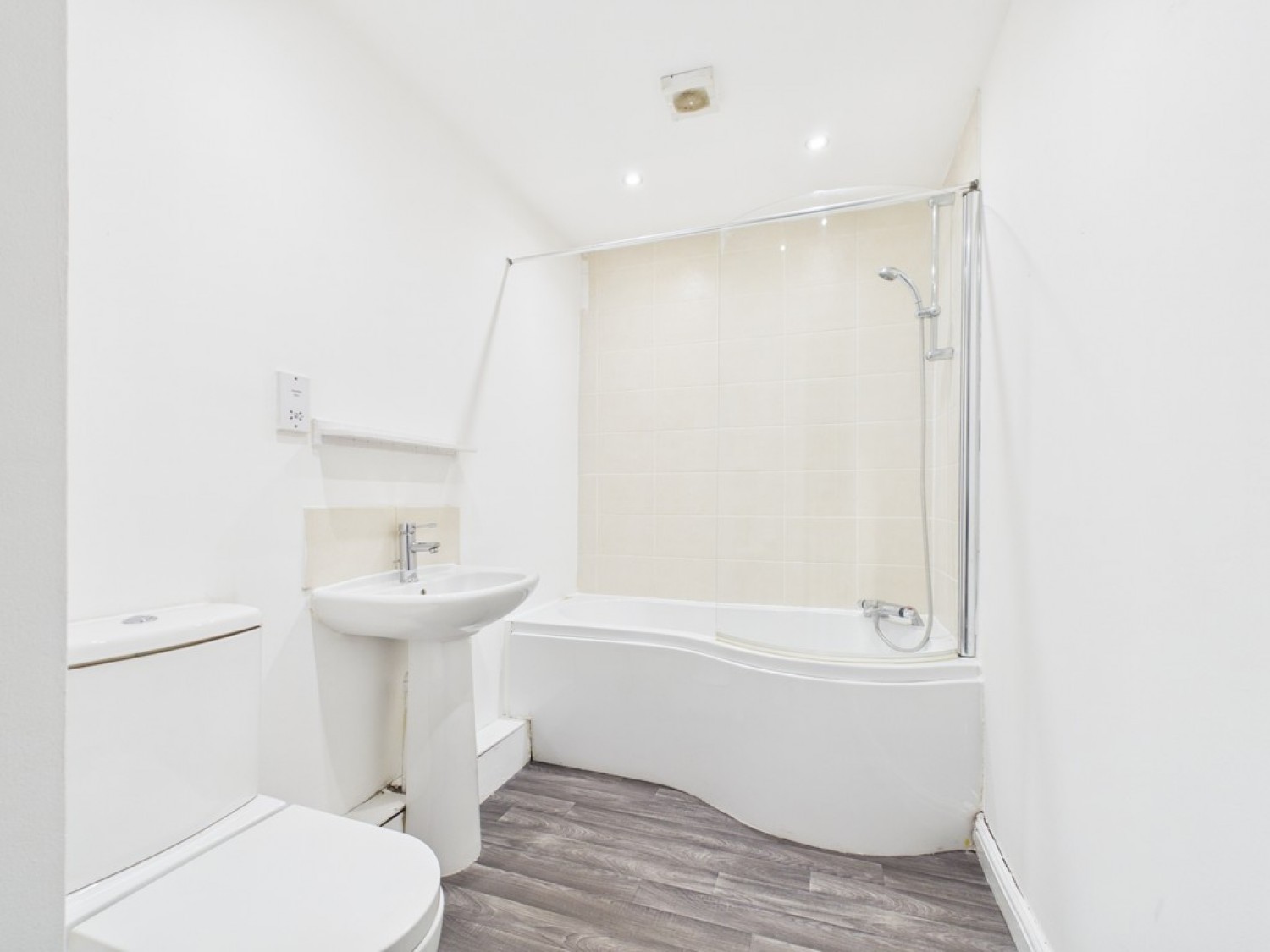 2 bedroom Flat for Letting Linley House, Bellerton Lane