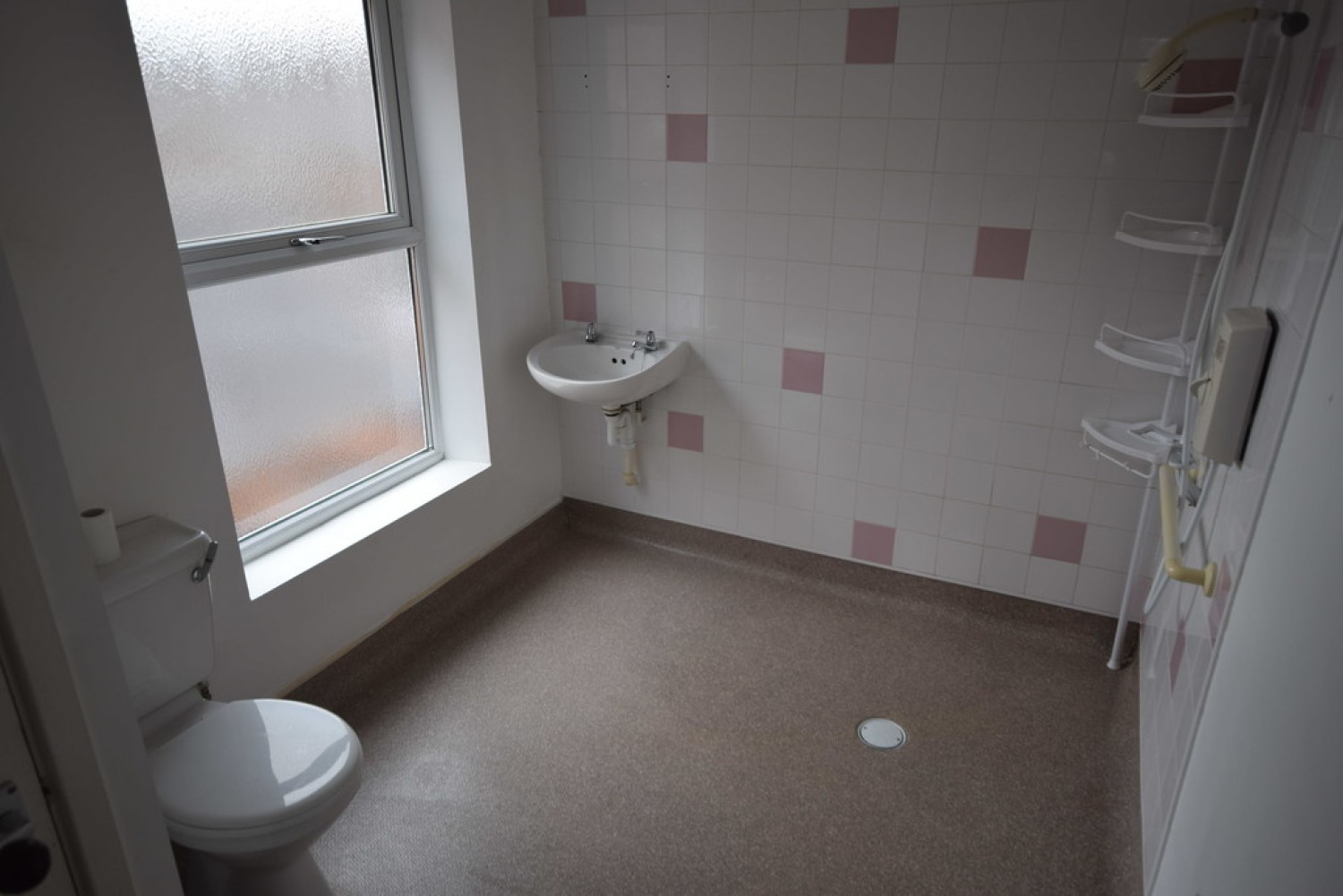 2 bedroom House for Letting Kinver Street, Smallthorne,