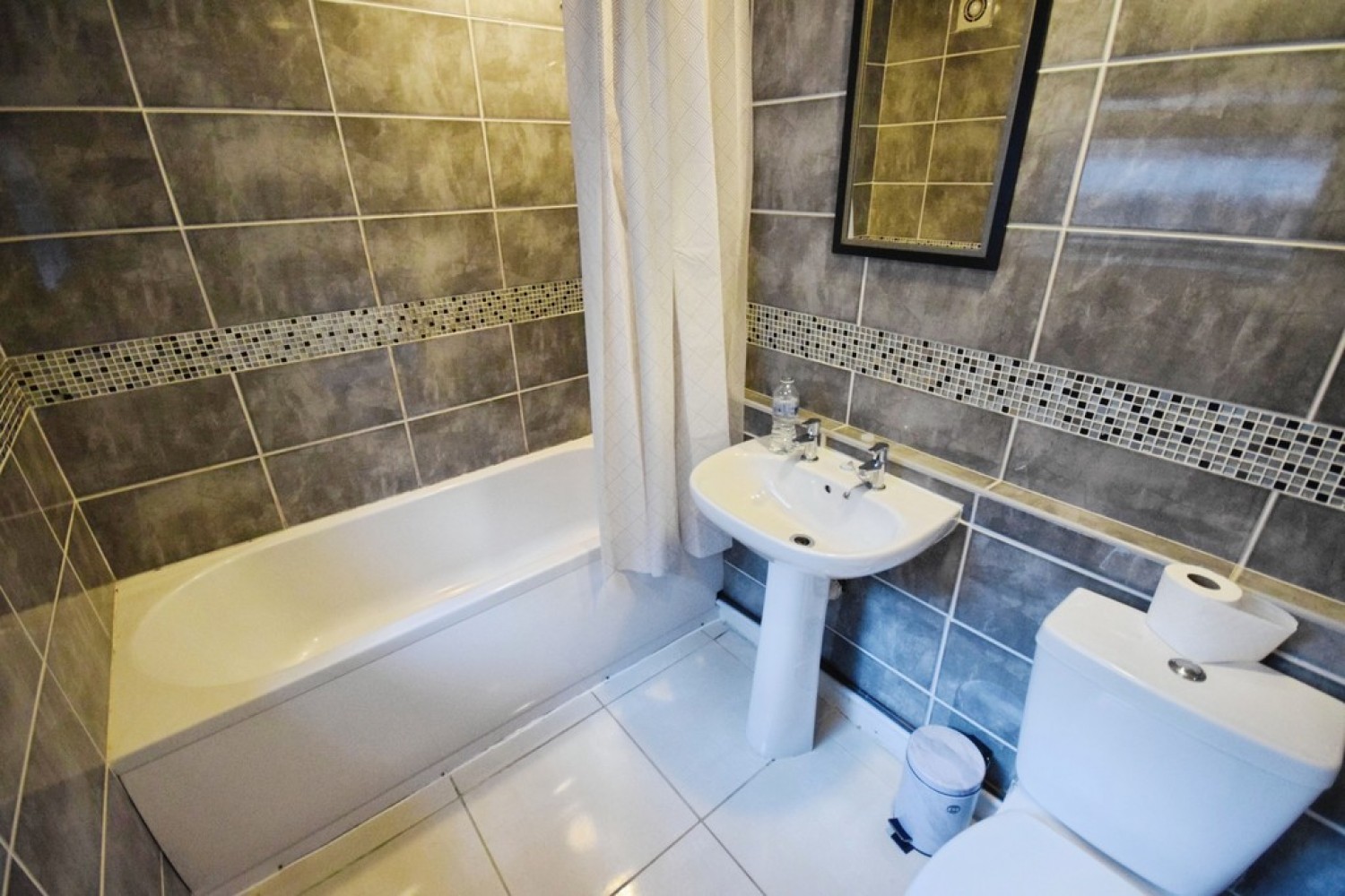 2 bedroom House in Tunstall, Stoke-on-trent, Staffordshire