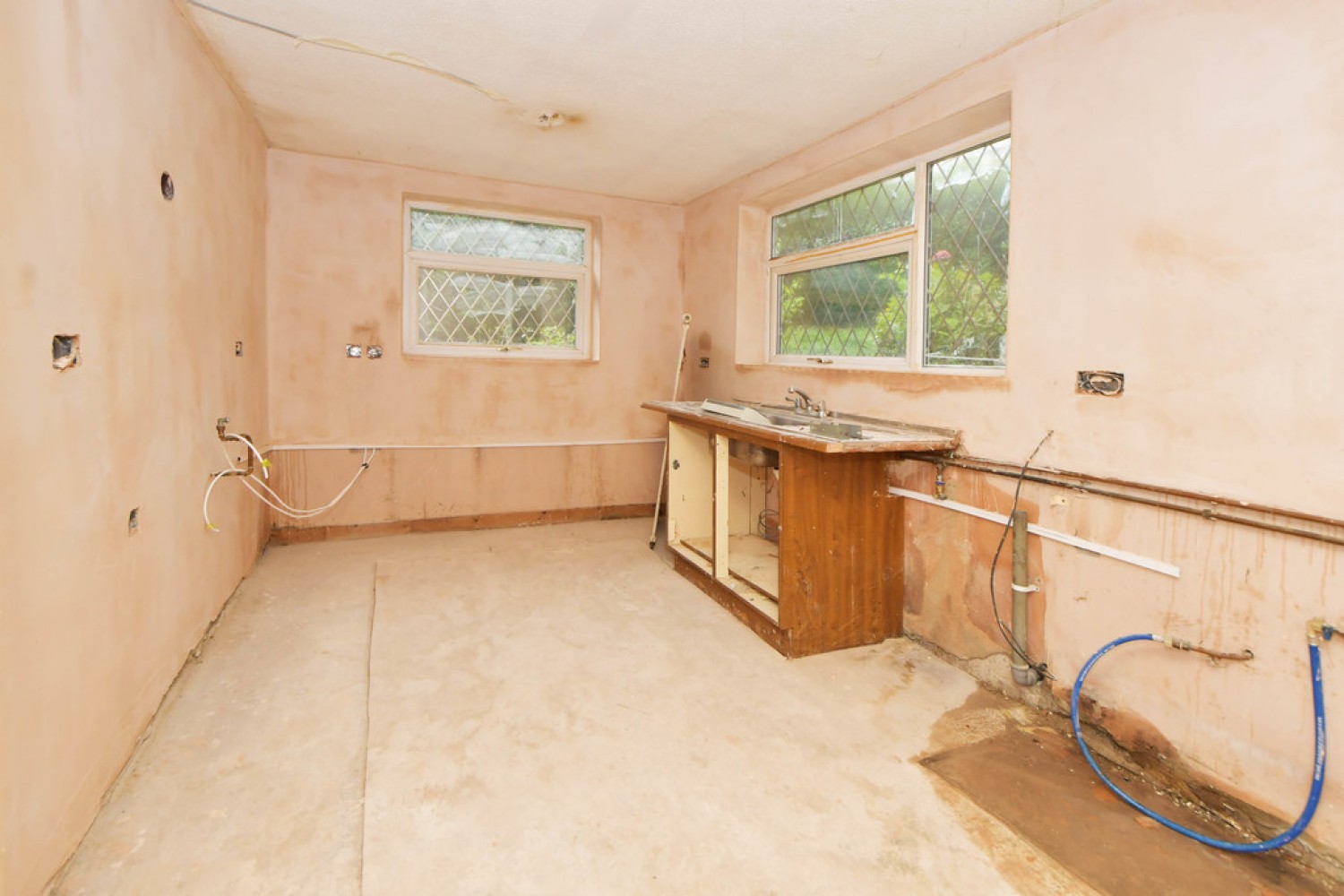 2 bedroom House for Auction London Road, Oakhill, Stoke-on-Trent
