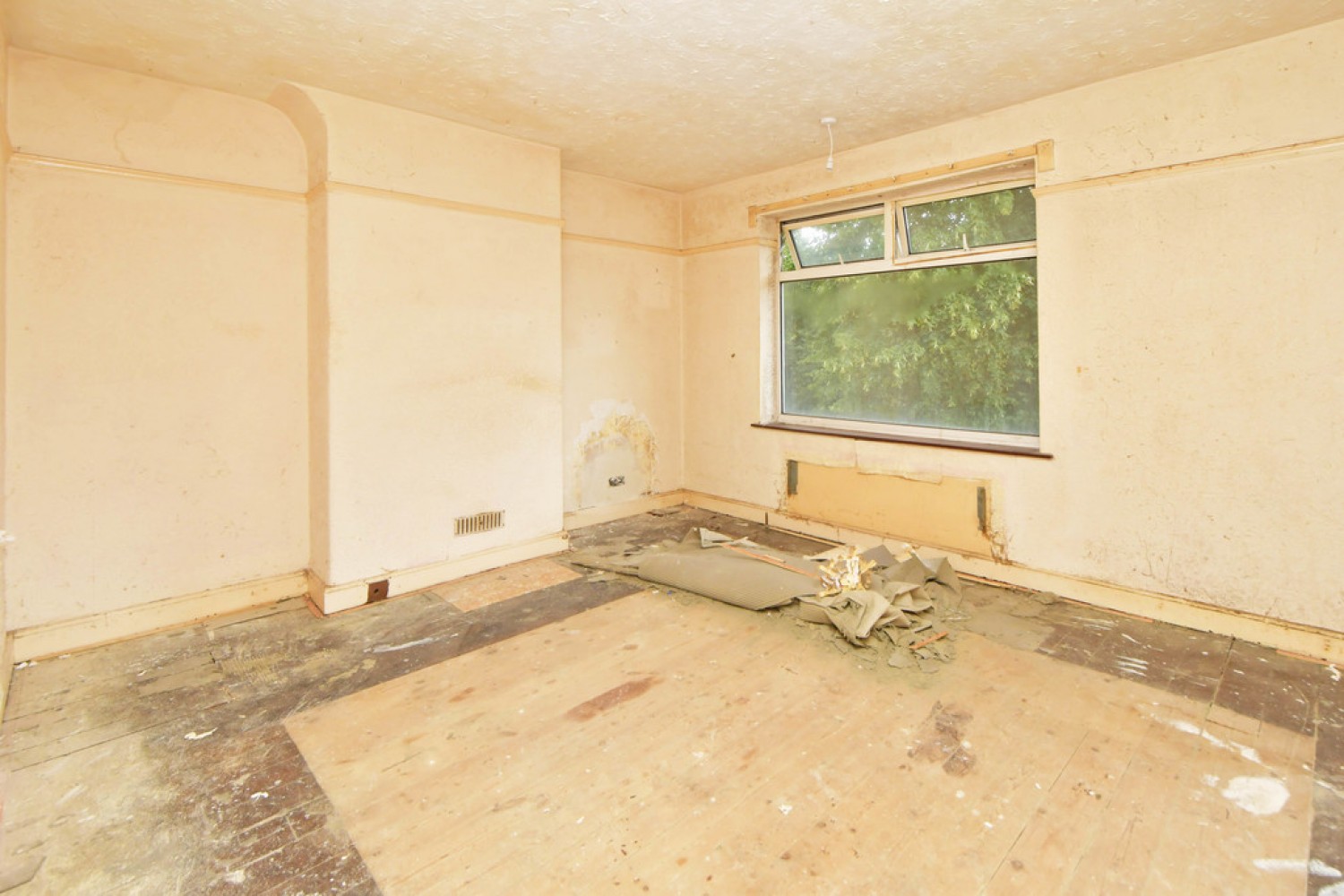 2 bedroom House for Auction London Road, Oakhill, Stoke-on-Trent