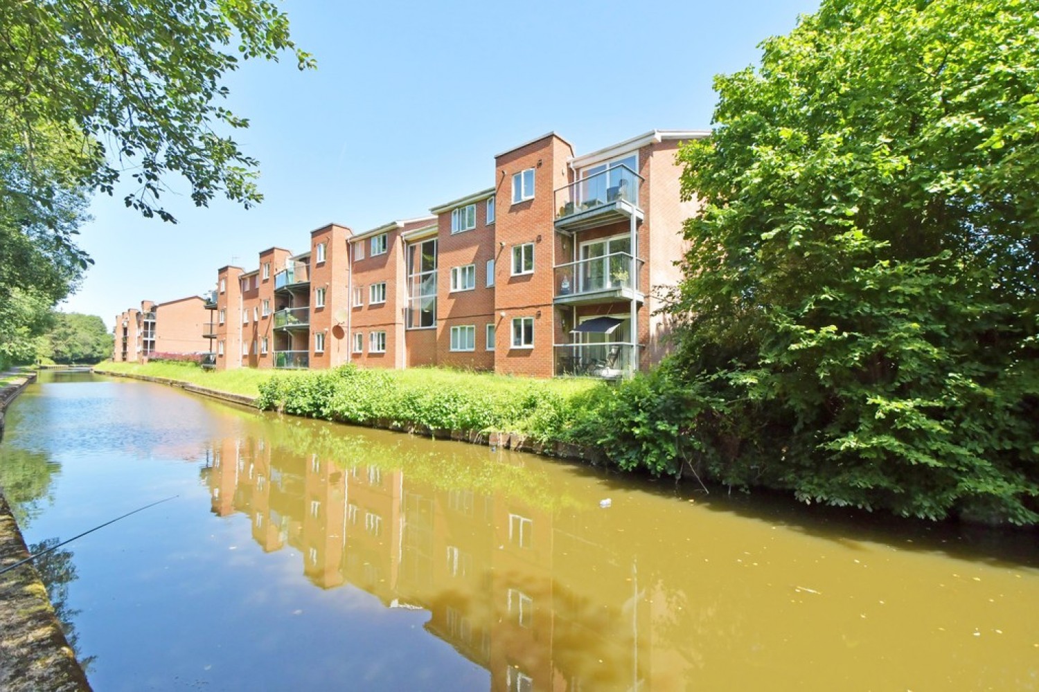 2 bedroom Flat for Auction Sunny Bank, Middleport, Stoke-on-Trent