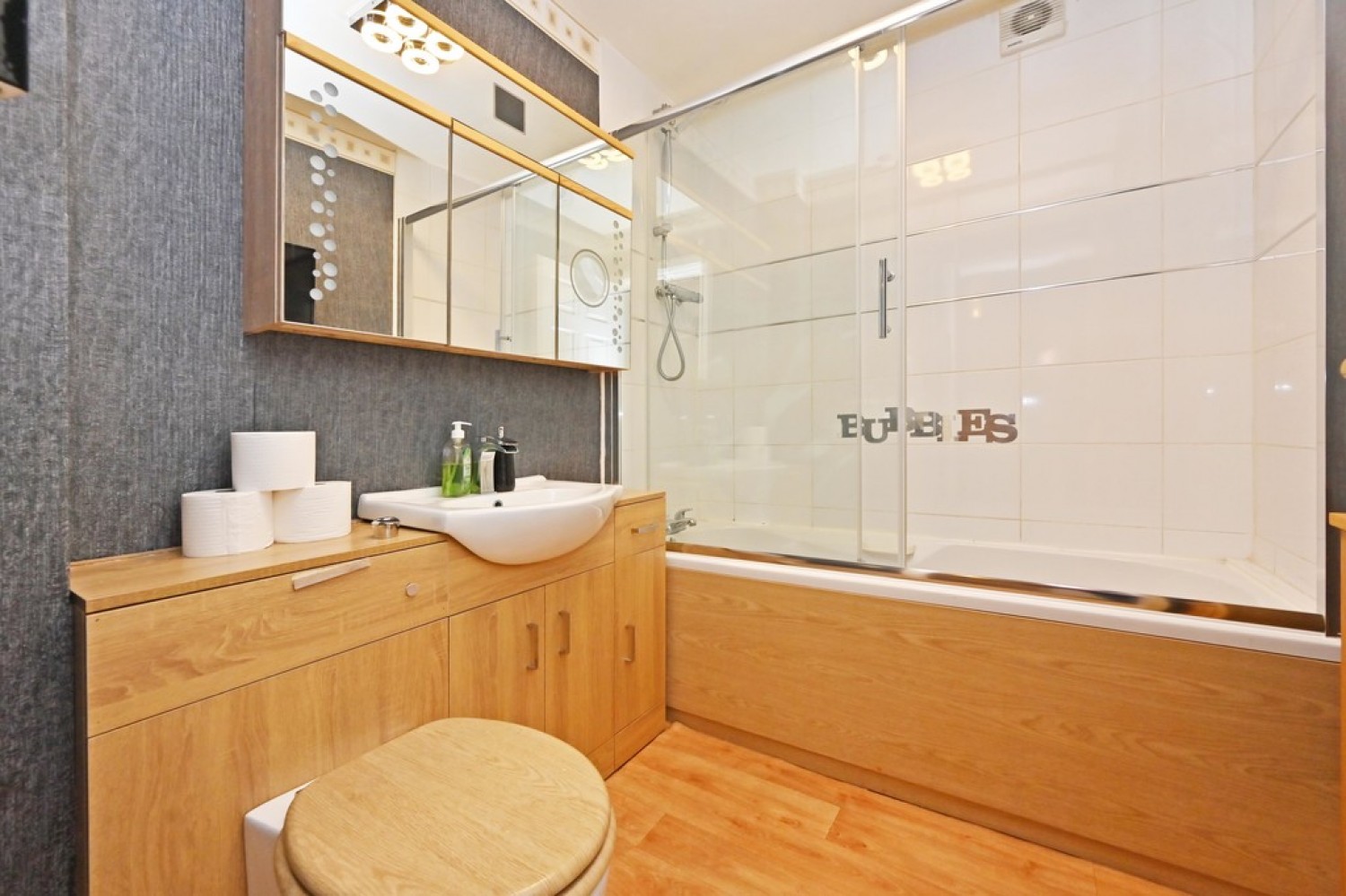 2 bedroom Flat for Auction Sunny Bank, Middleport, Stoke-on-Trent