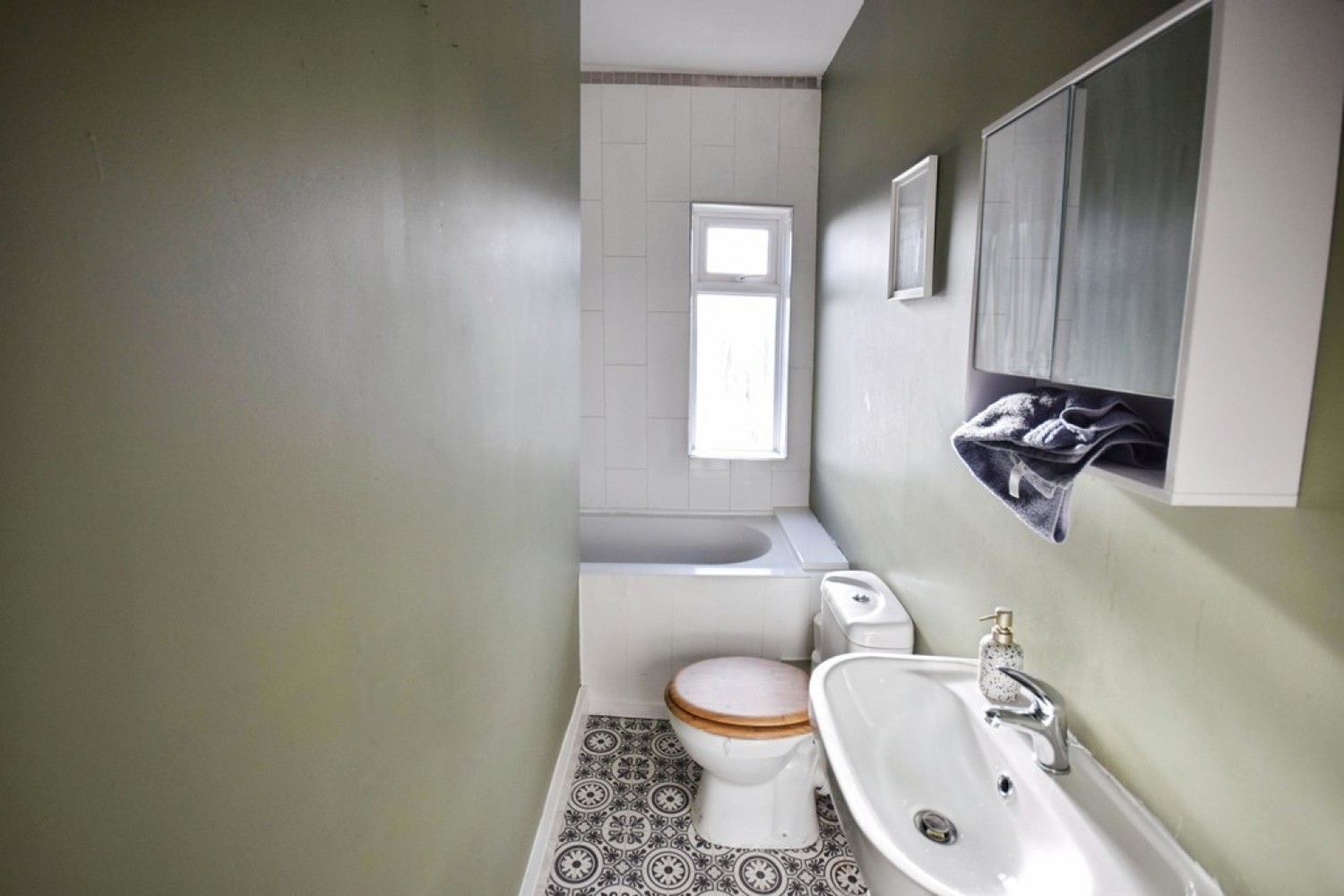 2 bedroom House in Ainsworth Street, Fenton, Stoke-on-Trent