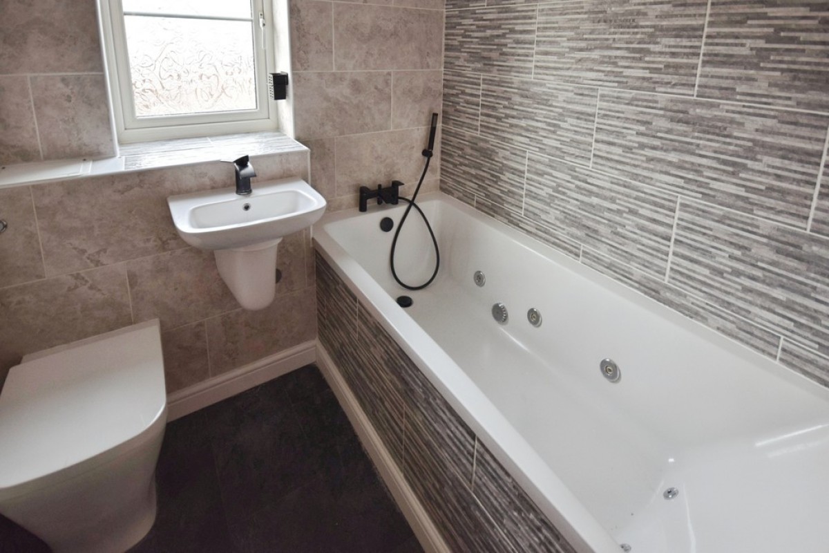 Parma Grove, Park Hall