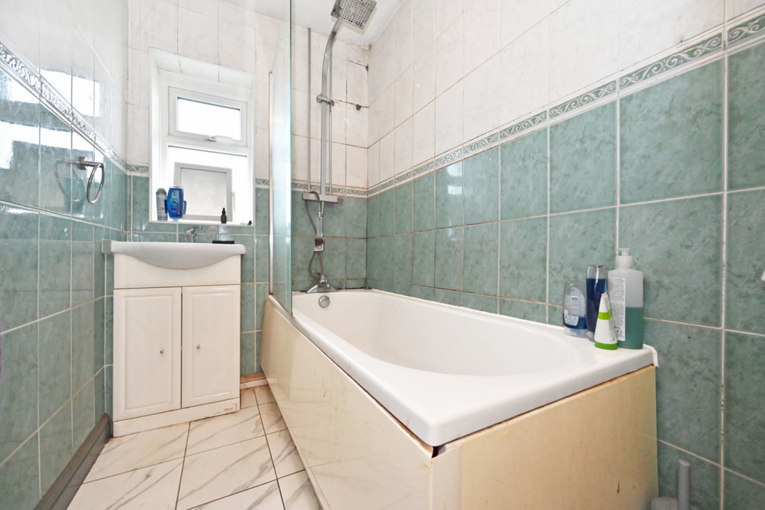 3 bedroom House in Cedar Road, Newcastle