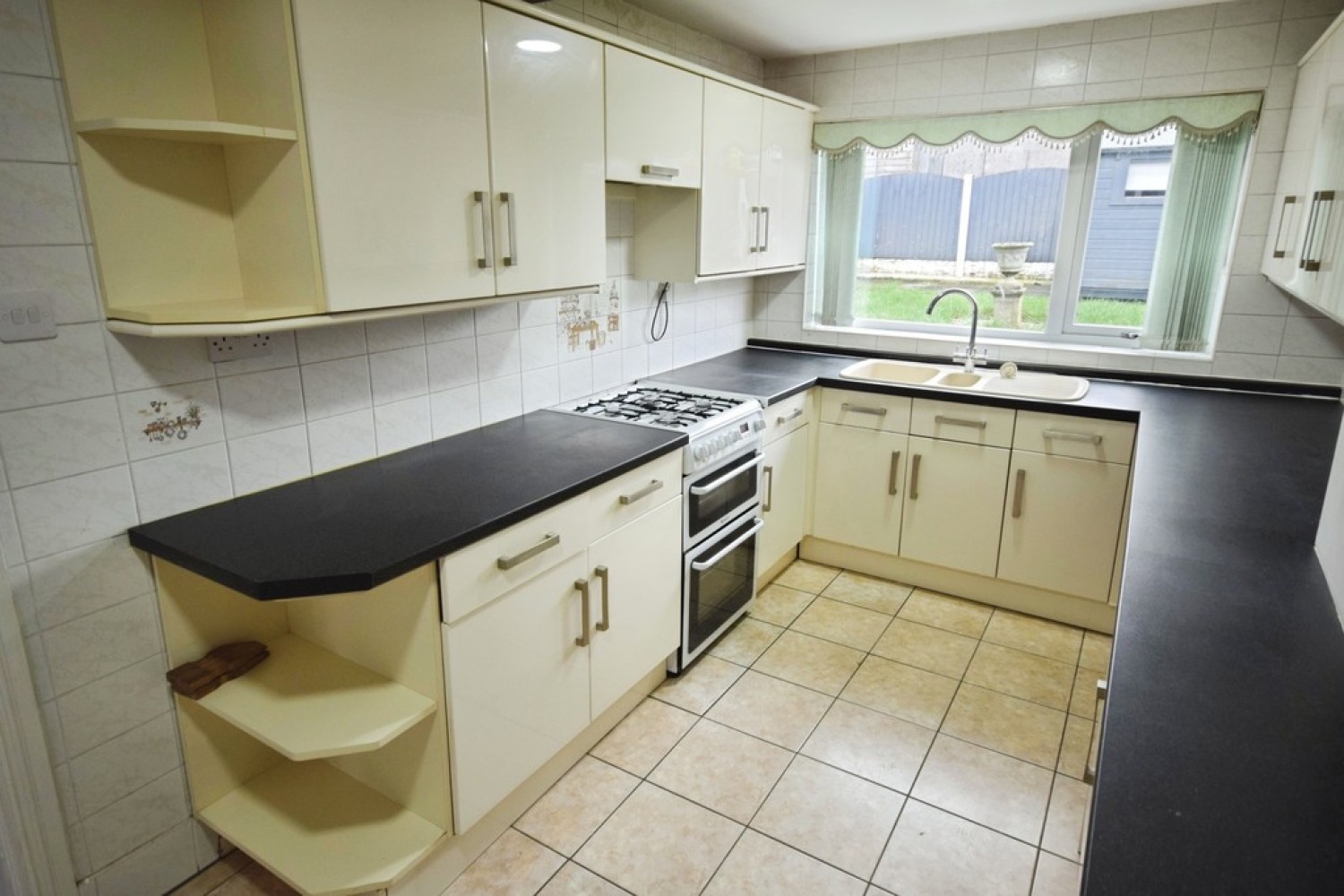 3 bedroom House in Ibsen Road, Park hall