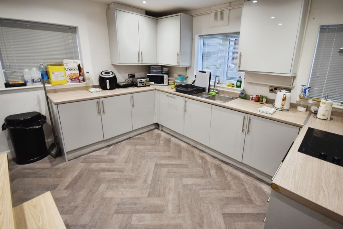 Carling Grove, Fenton