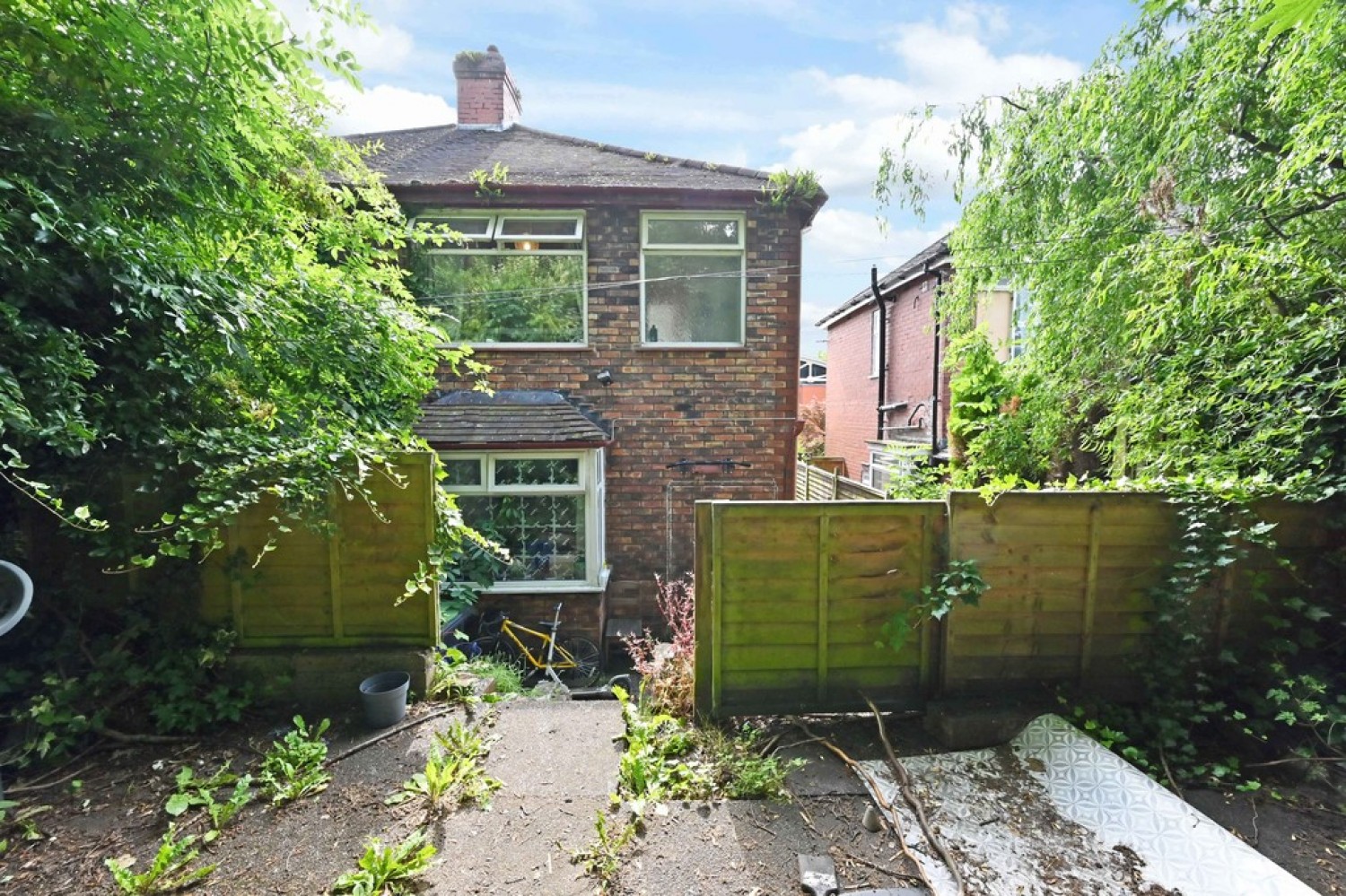 2 bedroom House for Sale Leek Road, Stoke-on-Trent