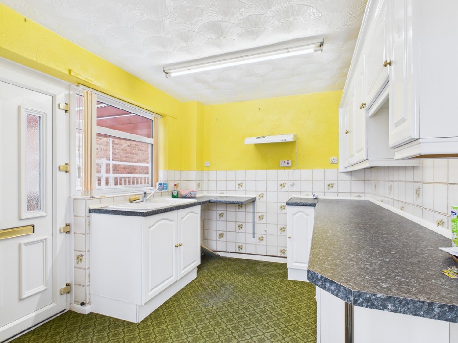 2 bedroom Bungalow for Sale Westmorland Close, Packmoor, Stoke-on-Trent