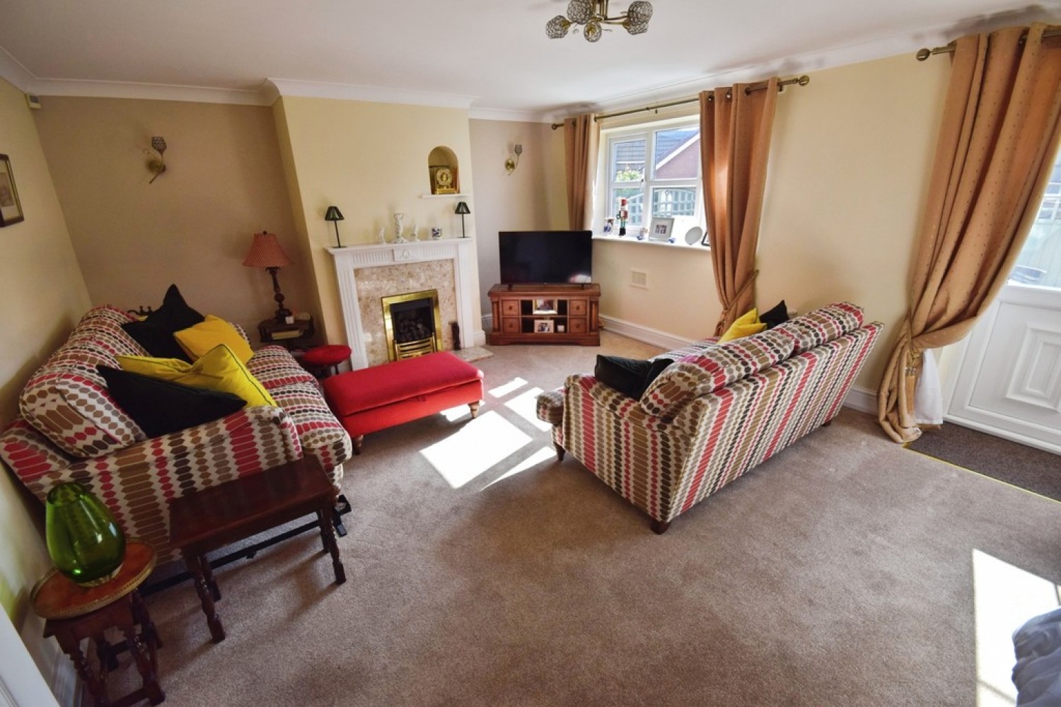 3 bedroom House for Letting Beaumont Court, The Bridle Path