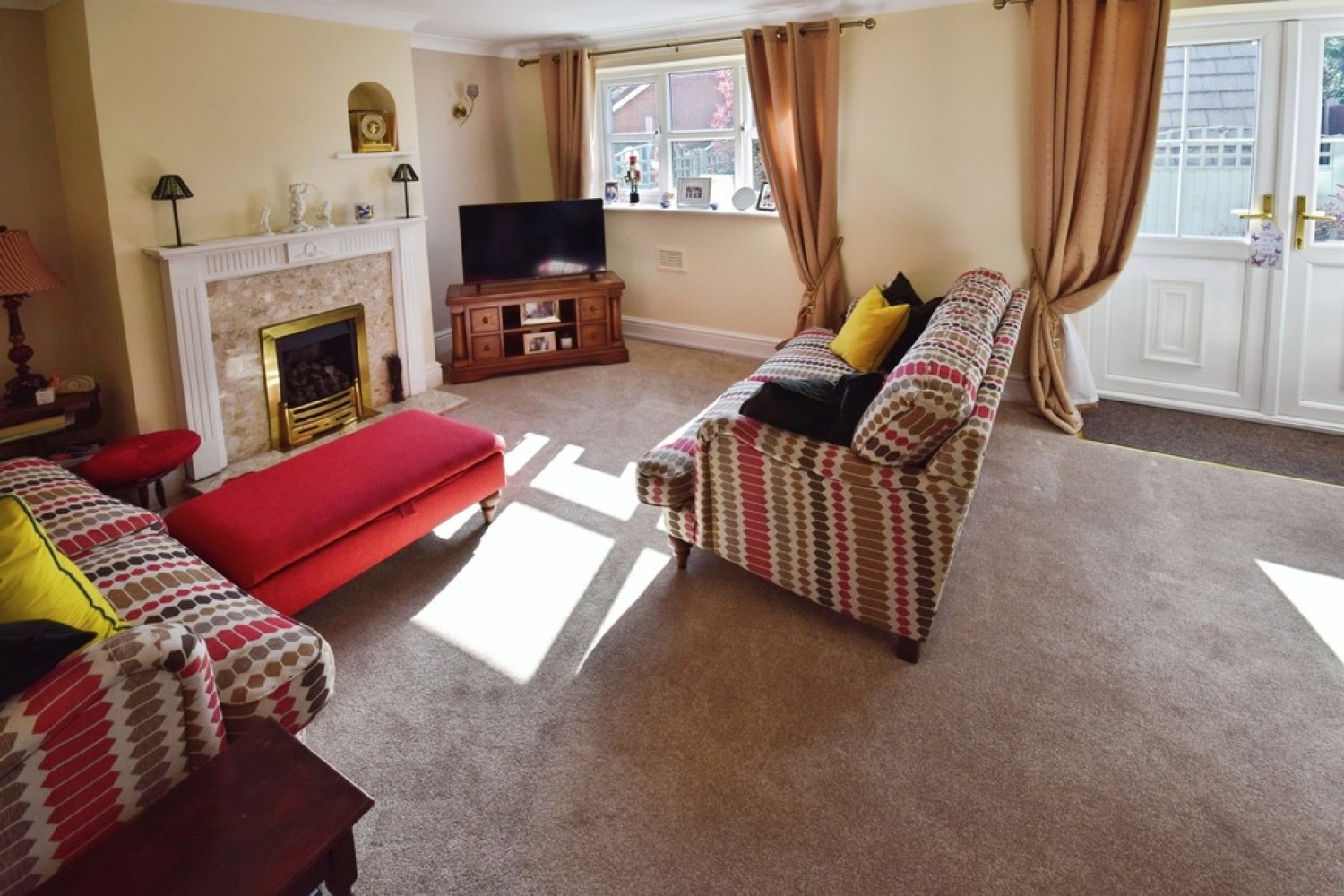 3 bedroom House for Letting Beaumont Court, The Bridle Path