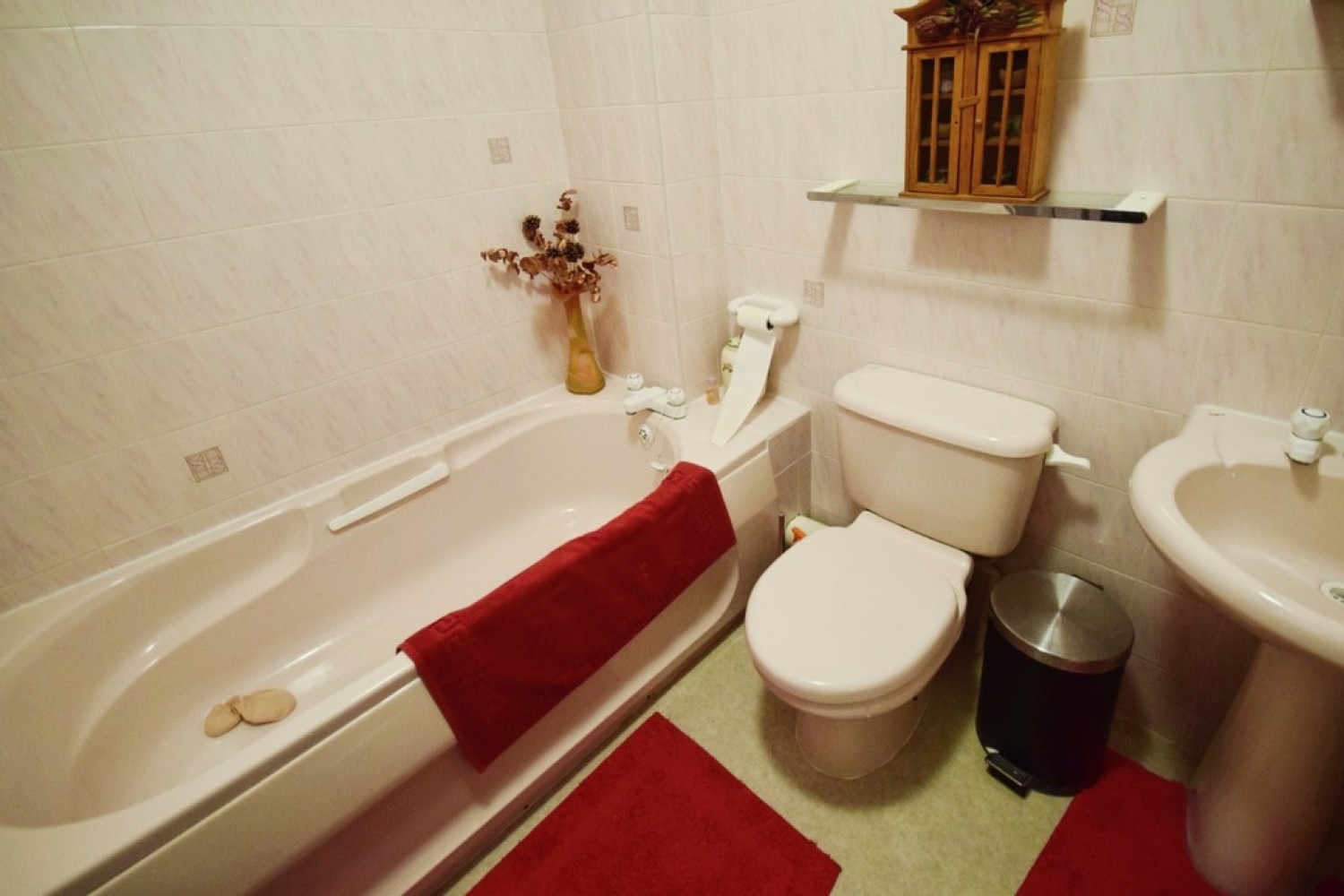 3 bedroom House for Letting Beaumont Court, The Bridle Path