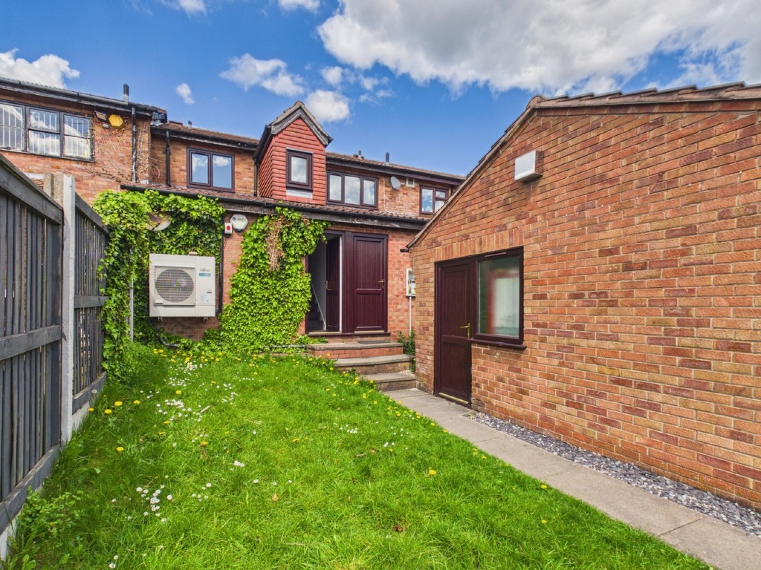 2 bedroom Flat for Letting Diana Road, Birches Head