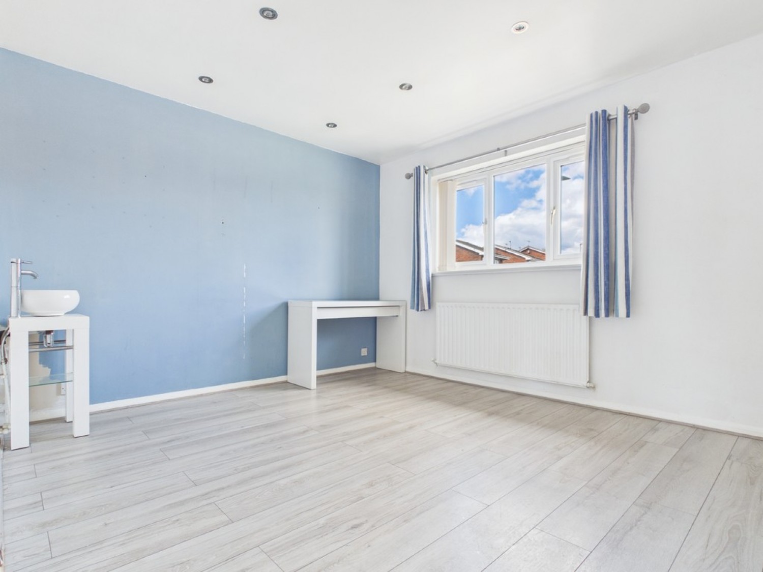 2 bedroom Flat for Letting Diana Road, Birches Head