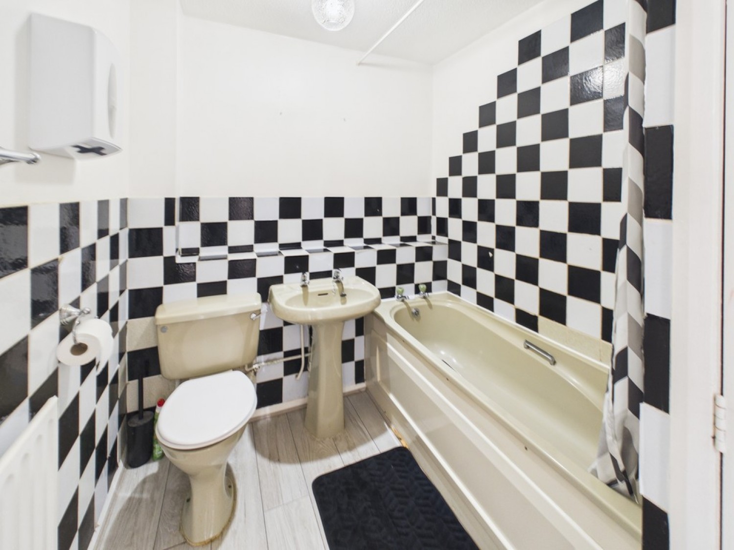 2 bedroom Flat for Letting Diana Road, Birches Head