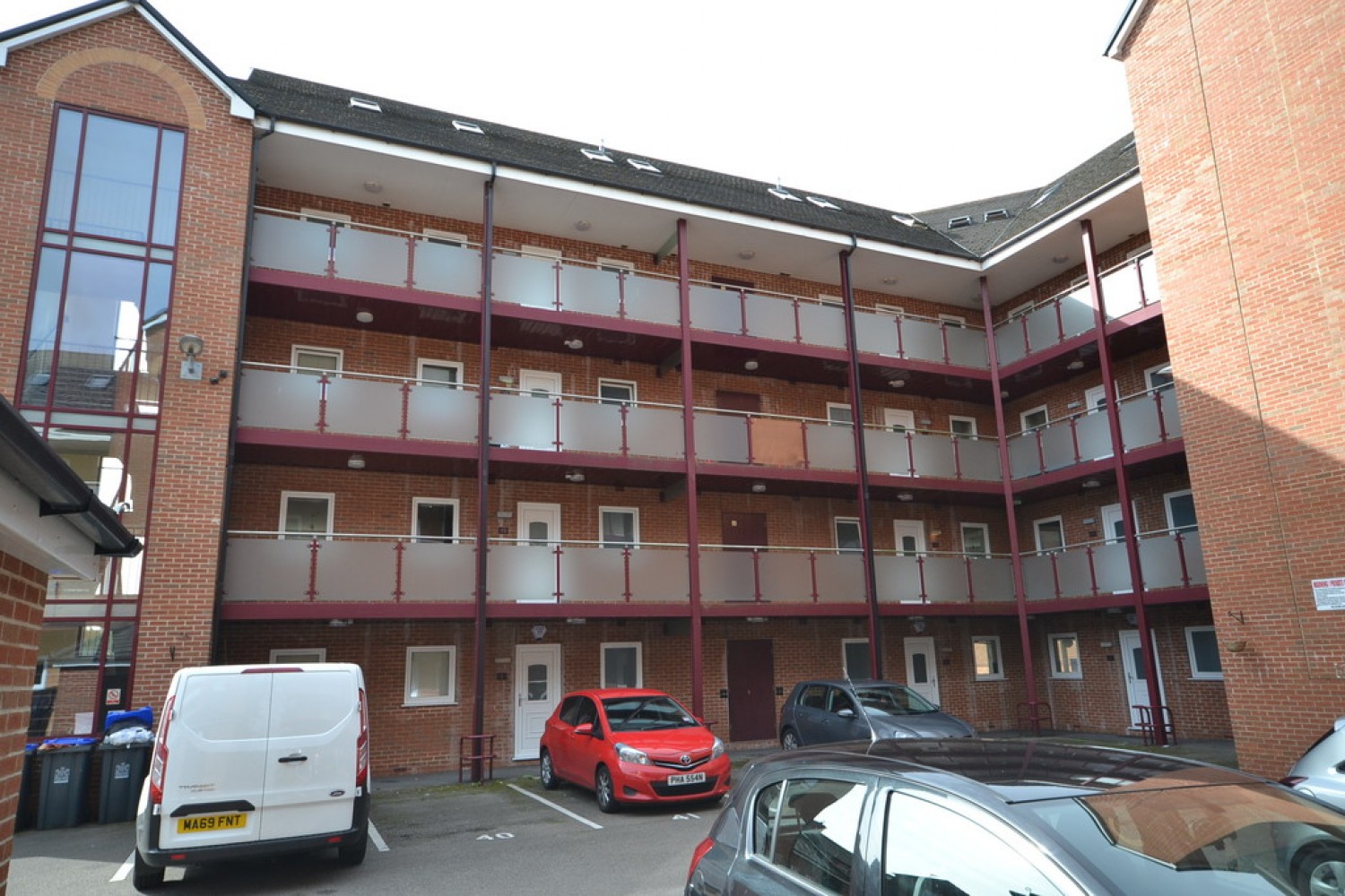 2 bedroom Flat for Letting Hassells Bridge, Hassell Street