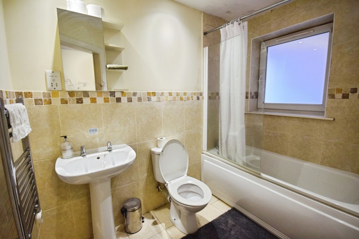 2 bedroom Flat for Letting Hassells Bridge, Hassell Street