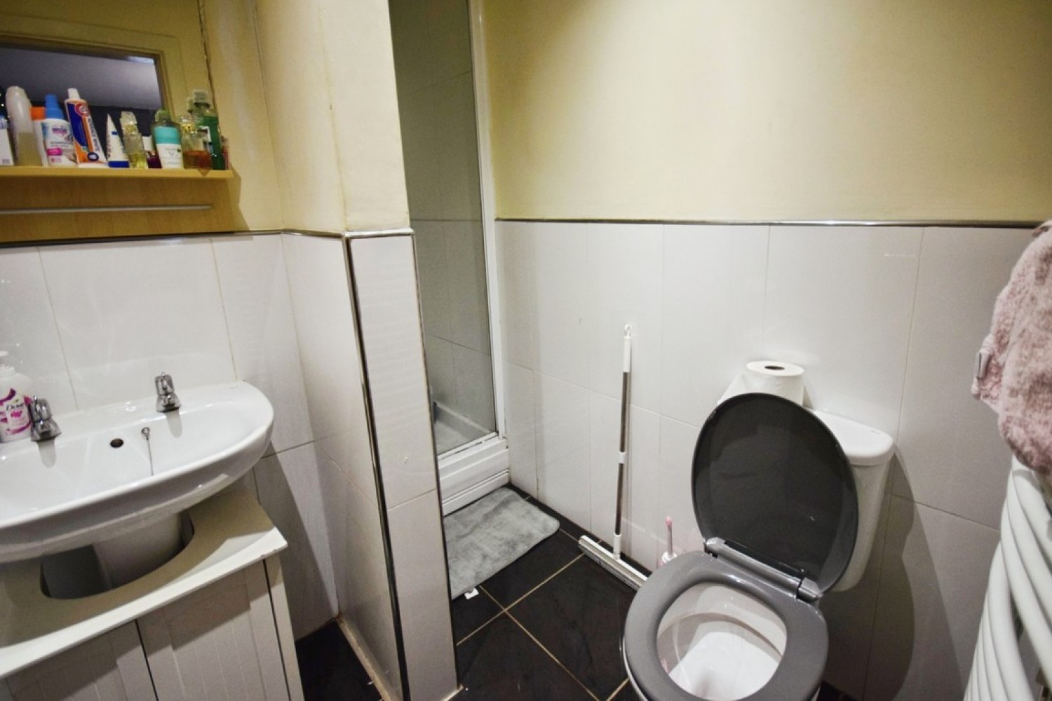 2 bedroom Flat for Letting Hassells Bridge, Hassell Street
