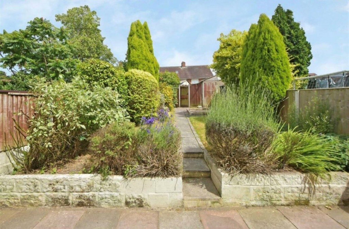 Roundway, Blurton