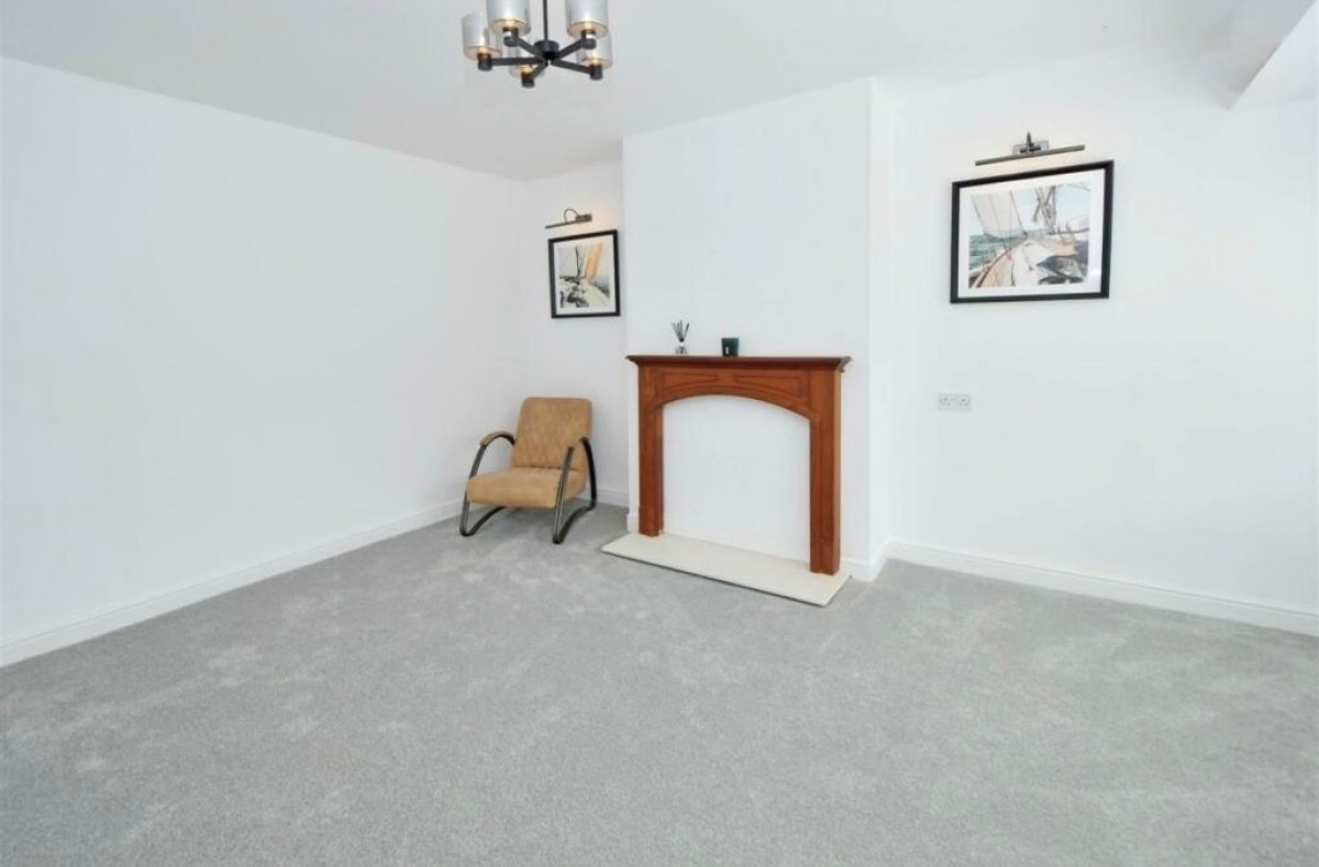 Roundway, Blurton