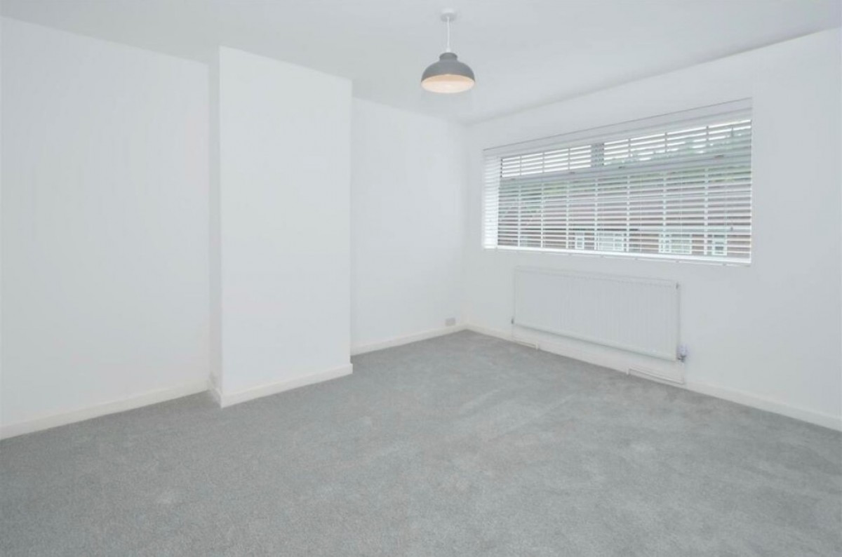 Roundway, Blurton