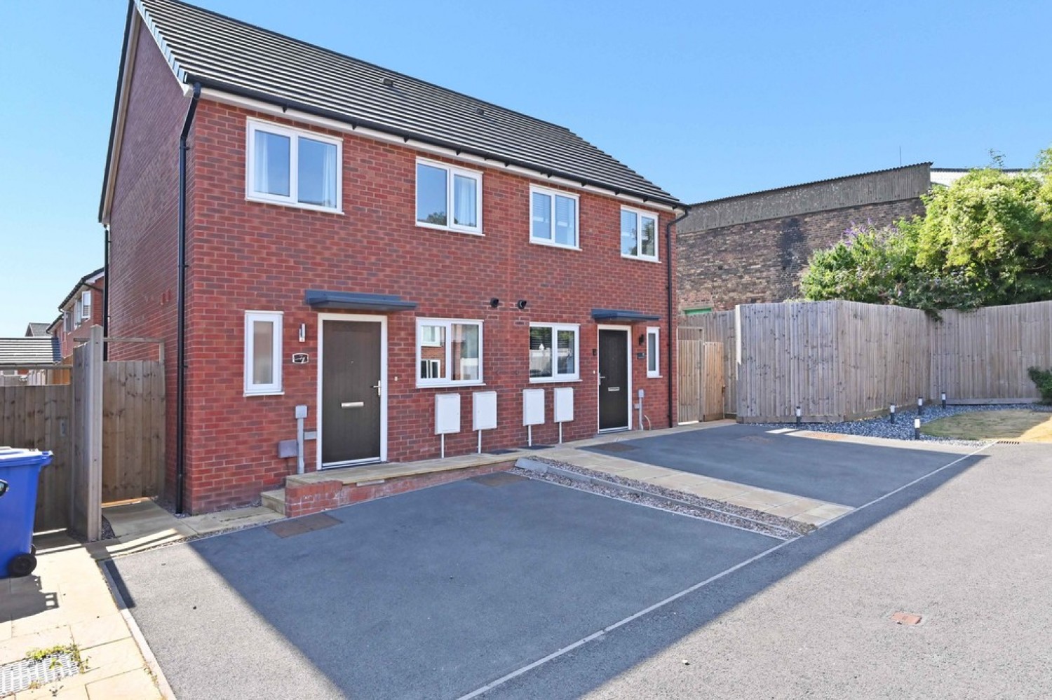 2 bedroom House for Sale Passion Flower Grove, Burslem, Stoke-on-Trent