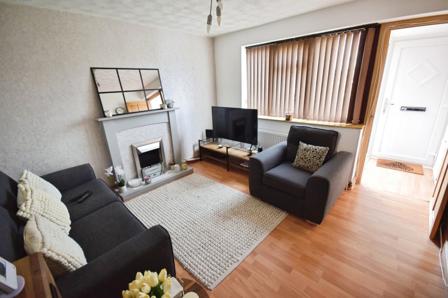 2 bedroom Flat for Letting Bexhill Grove, Birches Head