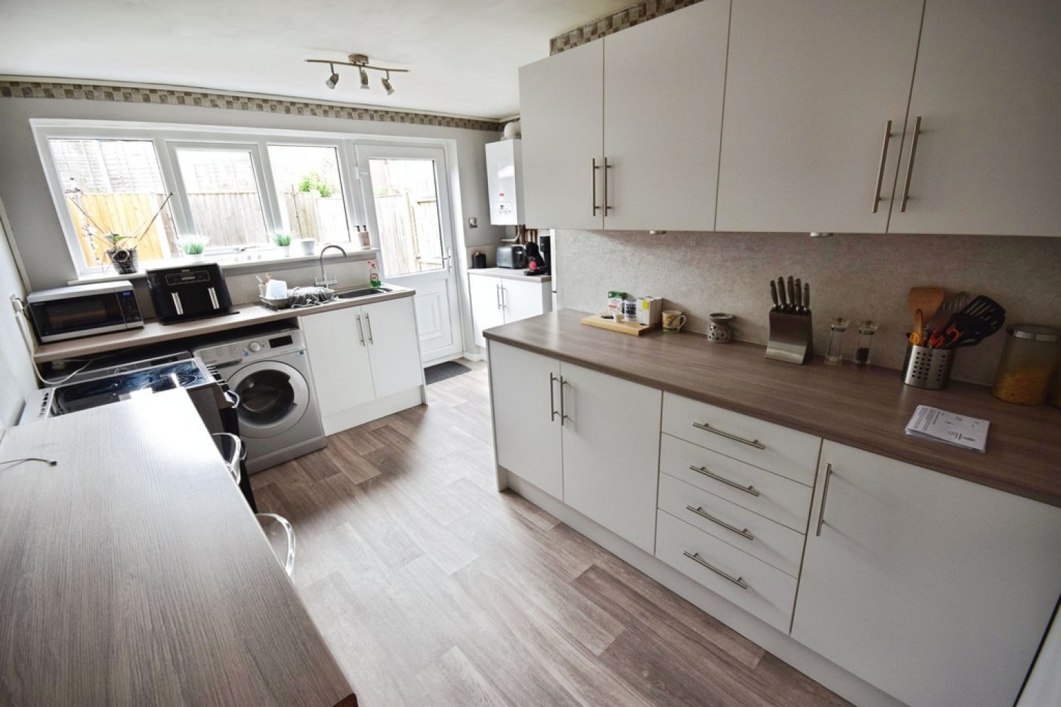 2 bedroom Flat for Letting Bexhill Grove, Birches Head