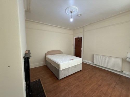 Room 1, 161 Harlaxton Road