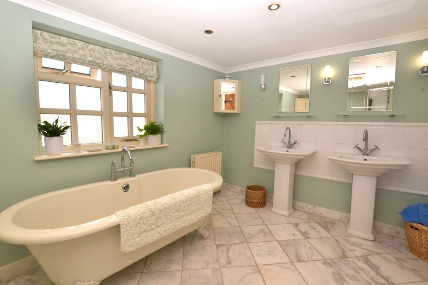 4 bedroom House for Sale West End, Long Clawson, Melton Mowbray