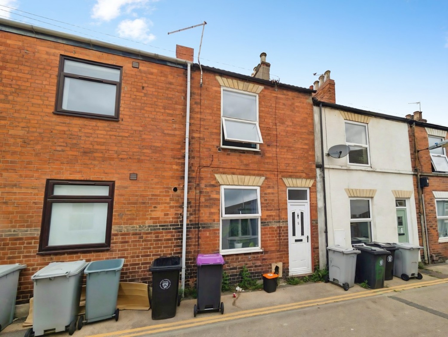2 bedroom House for Sale Railway Terrace, Grantham, Lincolnshire