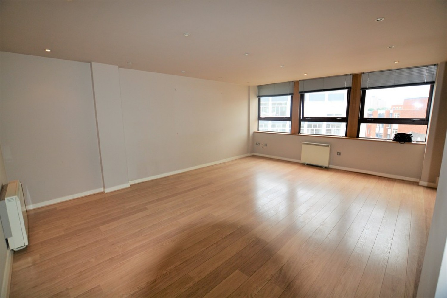 Metroplitan Apartments, 20 Lee Circle