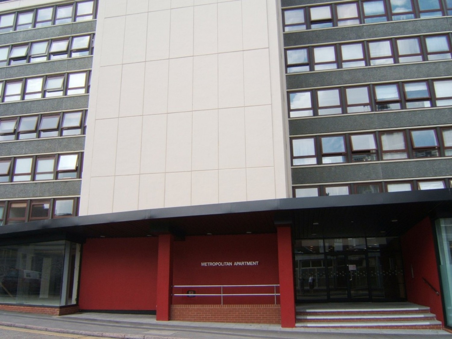 Metroplitan Apartments, 20 Lee Circle