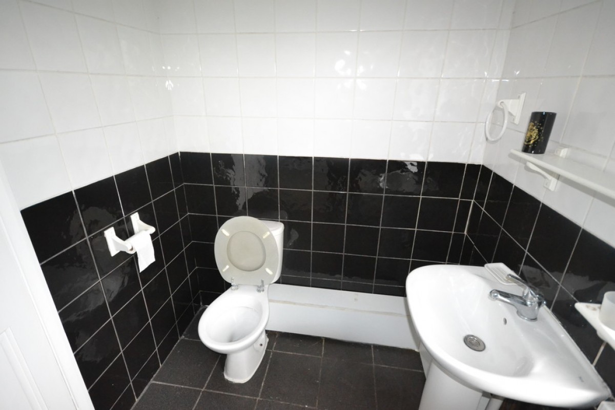 Dumbleton Avenue, Rowley Fields