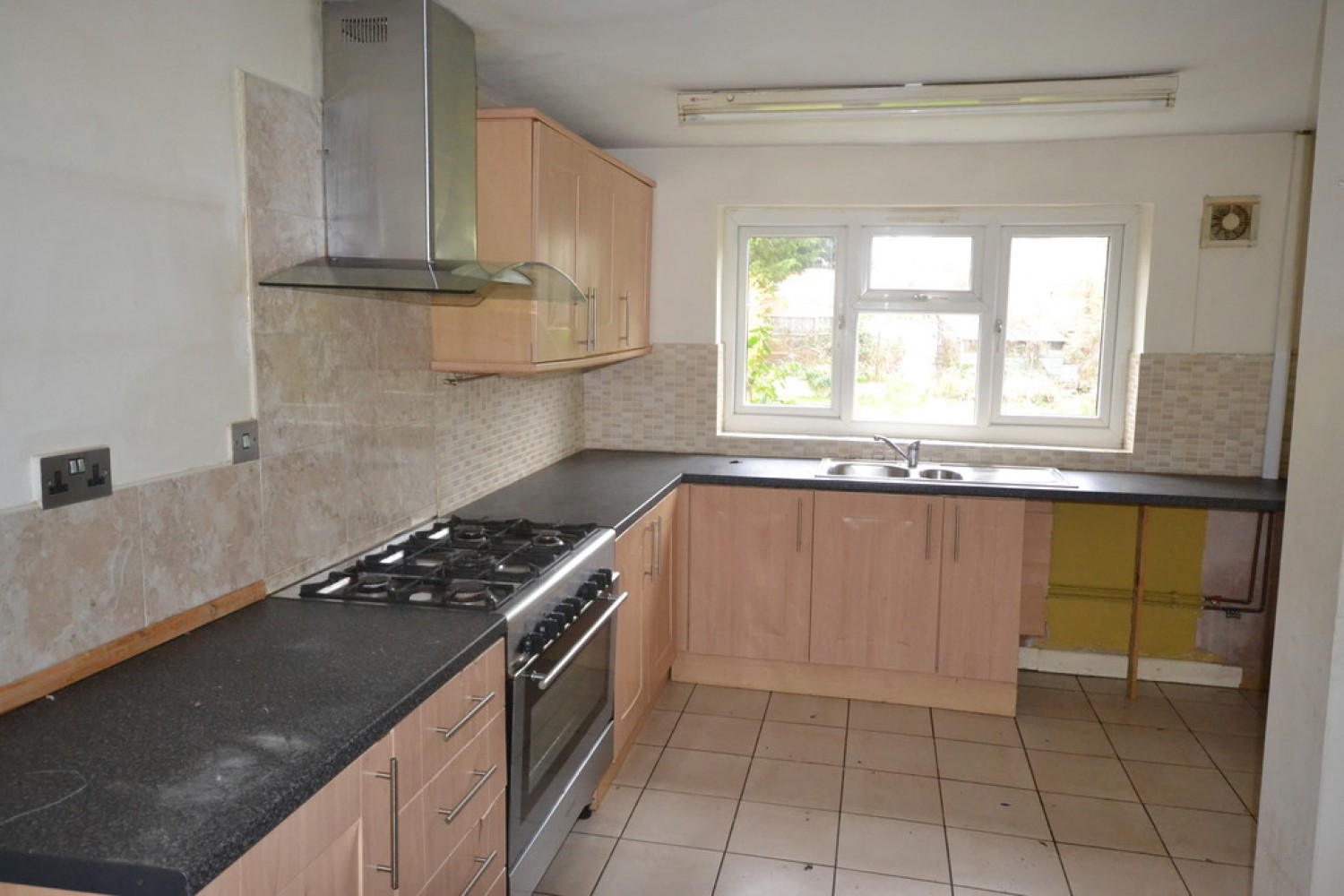 Dumbleton Avenue, Rowley Fields