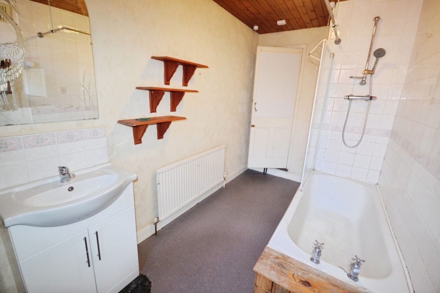 2 bedroom House for Letting Chartley Road,