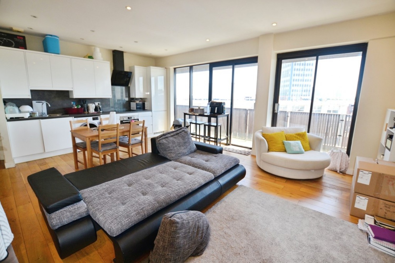 2 bedroom Flat for Letting Penthouse 6, Metropolitan Apartments