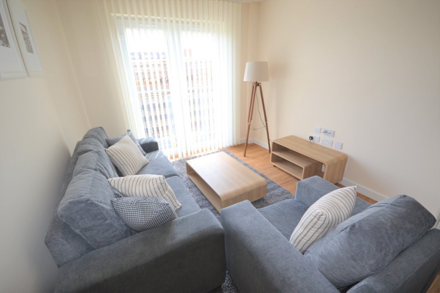2 bedroom Flat for Letting Crecy Court, Lee Circle, Leicester