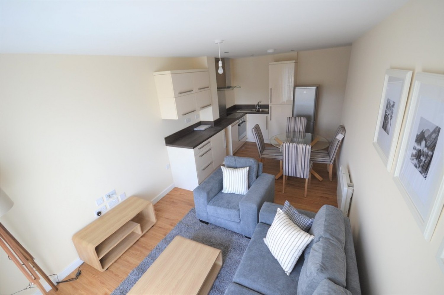2 bedroom Flat for Letting Crecy Court, Lee Circle, Leicester