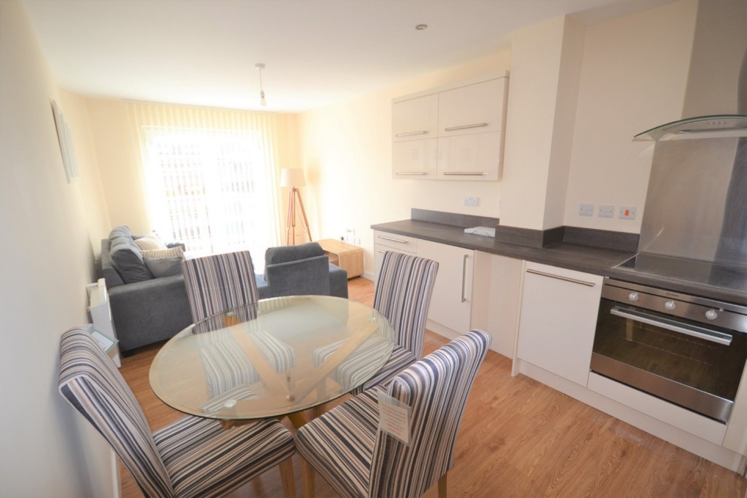 2 bedroom Flat for Letting Crecy Court, Lee Circle, Leicester