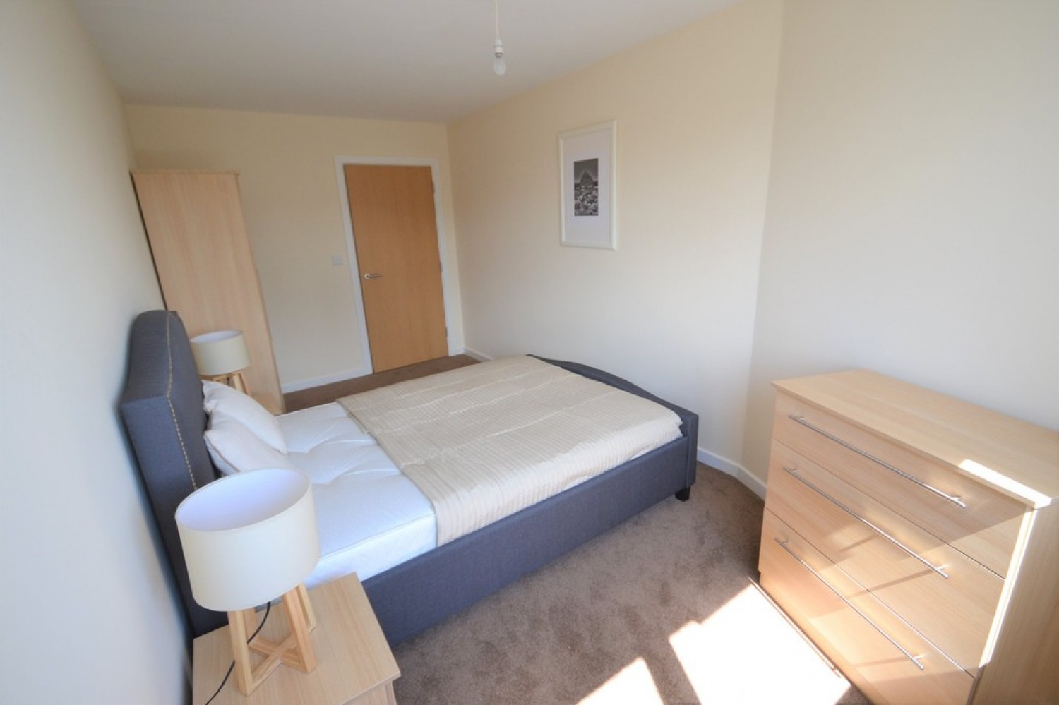 2 bedroom Flat for Letting Crecy Court, Lee Circle, Leicester