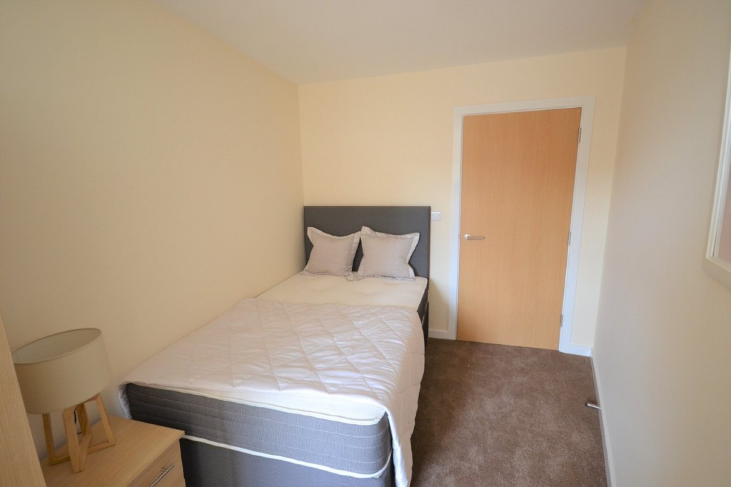 2 bedroom Flat for Letting Crecy Court, Lee Circle, Leicester