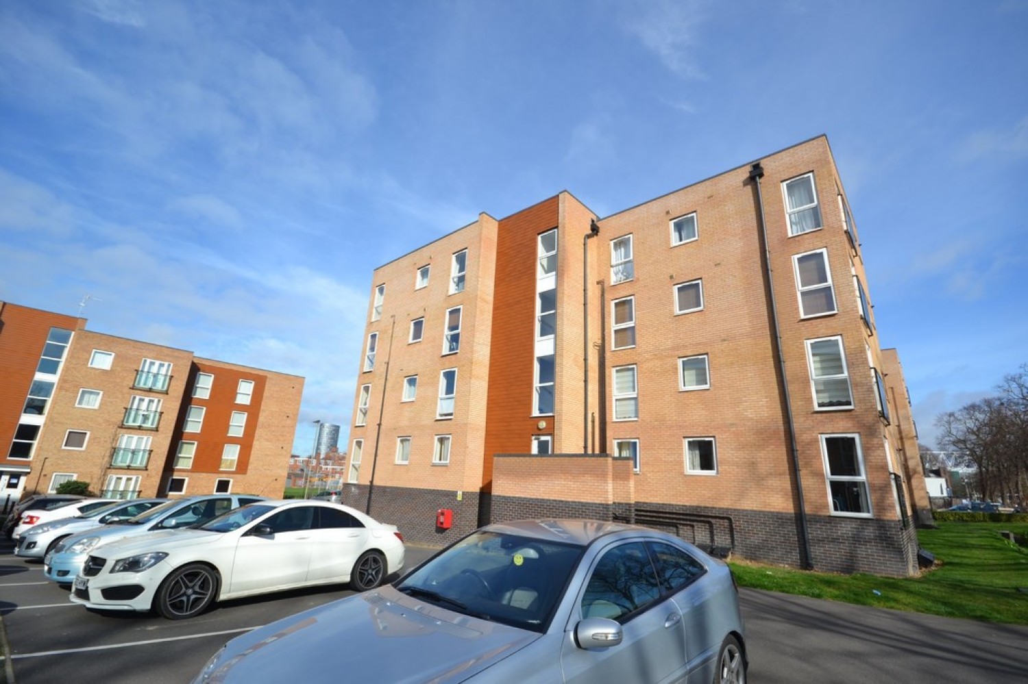 2 bedroom Flat for Letting Pavillion Close, The Wickets