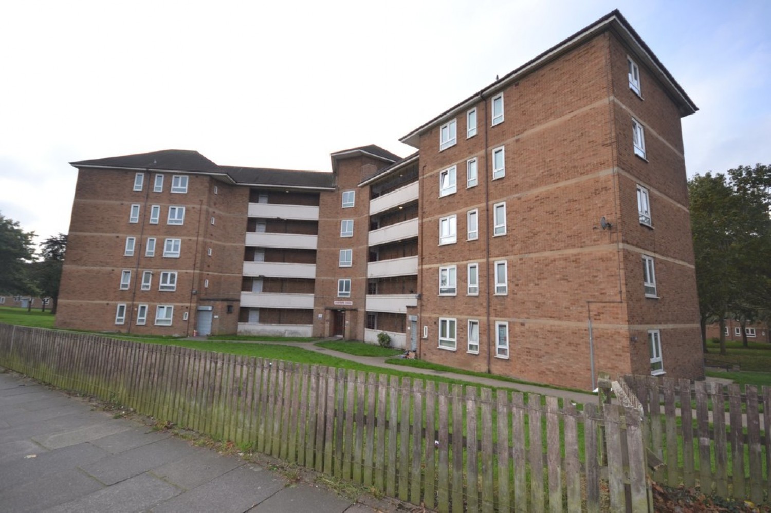 2 bedroom Flat for Letting Aikman Avenue, Leicester