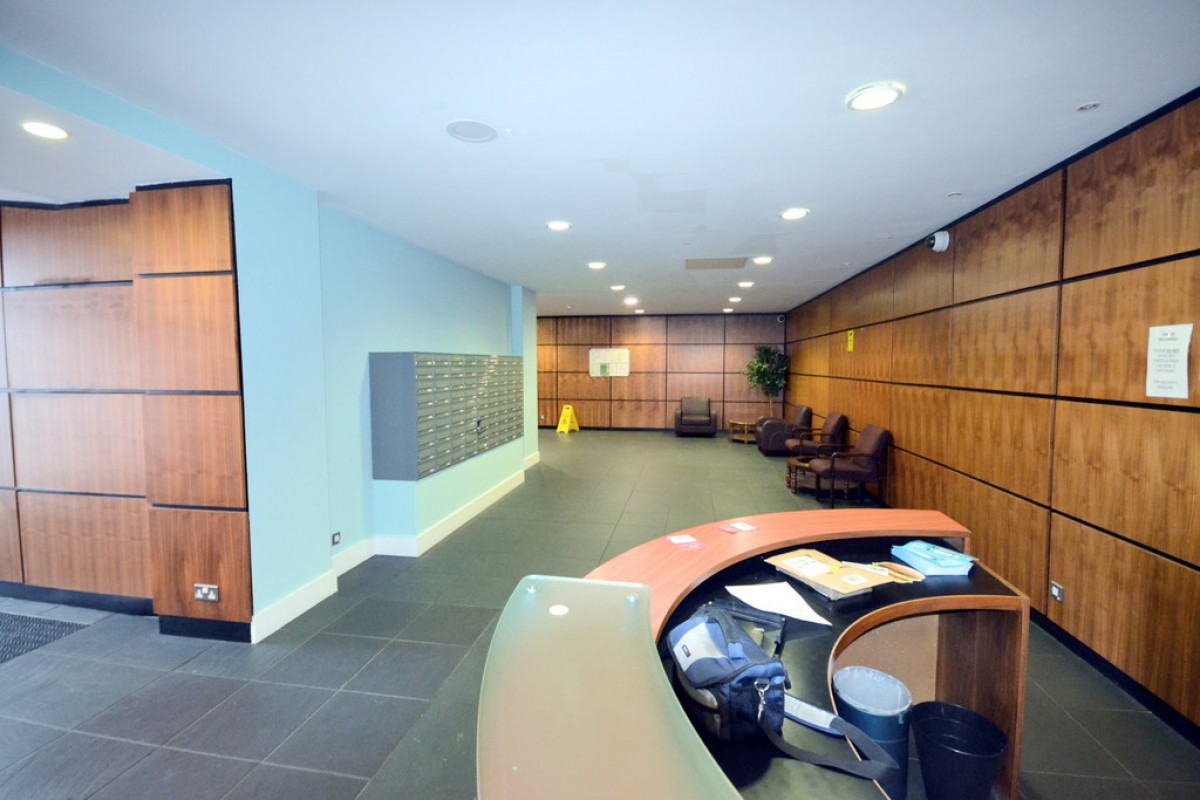 Metropolitan Apartments, 20 Lee Circle