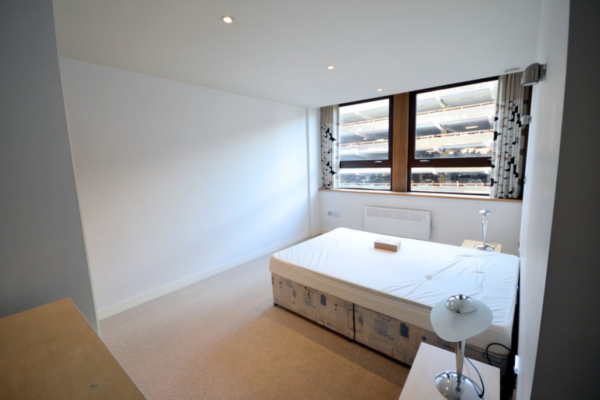 Metropolitan Apartments, 20 Lee Circle