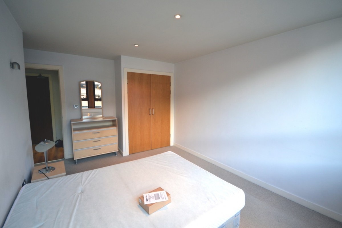 Metropolitan Apartments, 20 Lee Circle