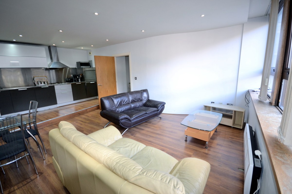 Metropolitan Apartments, 20 Lee Circle