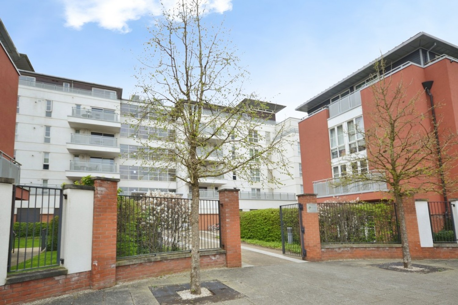 2 bedroom Flat for Sale Watkin Road, Freemans Meadow